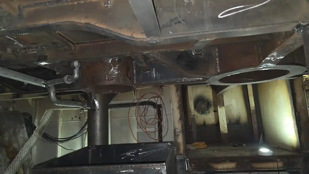 33 metre motor yat baş üstü kreyn ve mooring ekipman revizyonu